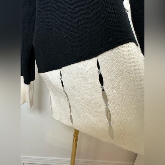 Oversized Women’s Collared Sweater - Picture 10 of 11